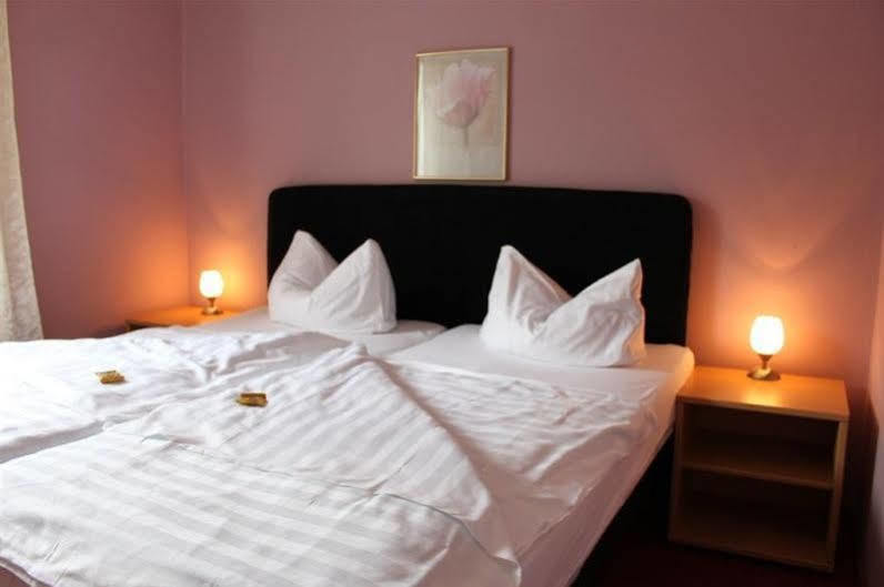Hotel Am Schwarzen Berg シュターデ エクステリア 写真