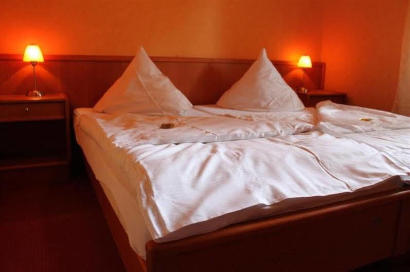 Hotel Am Schwarzen Berg シュターデ エクステリア 写真